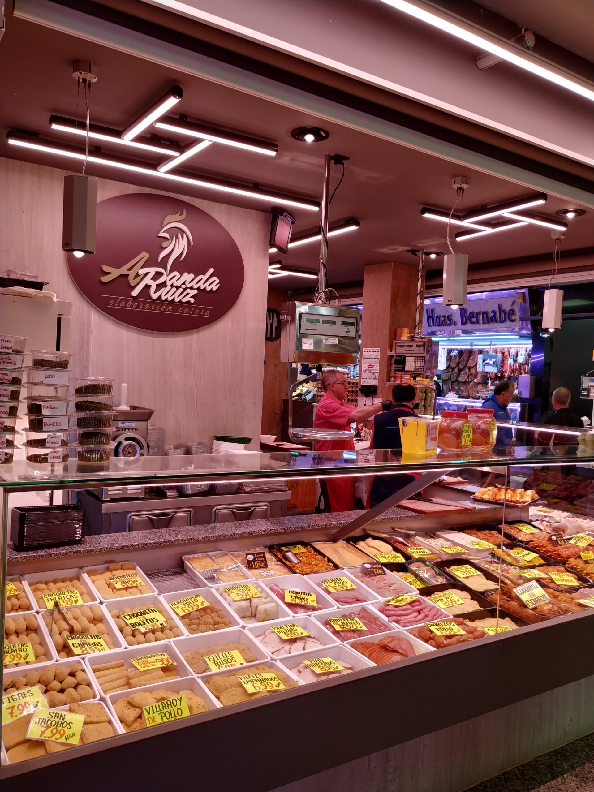 iluminacion desde techo para vitrina