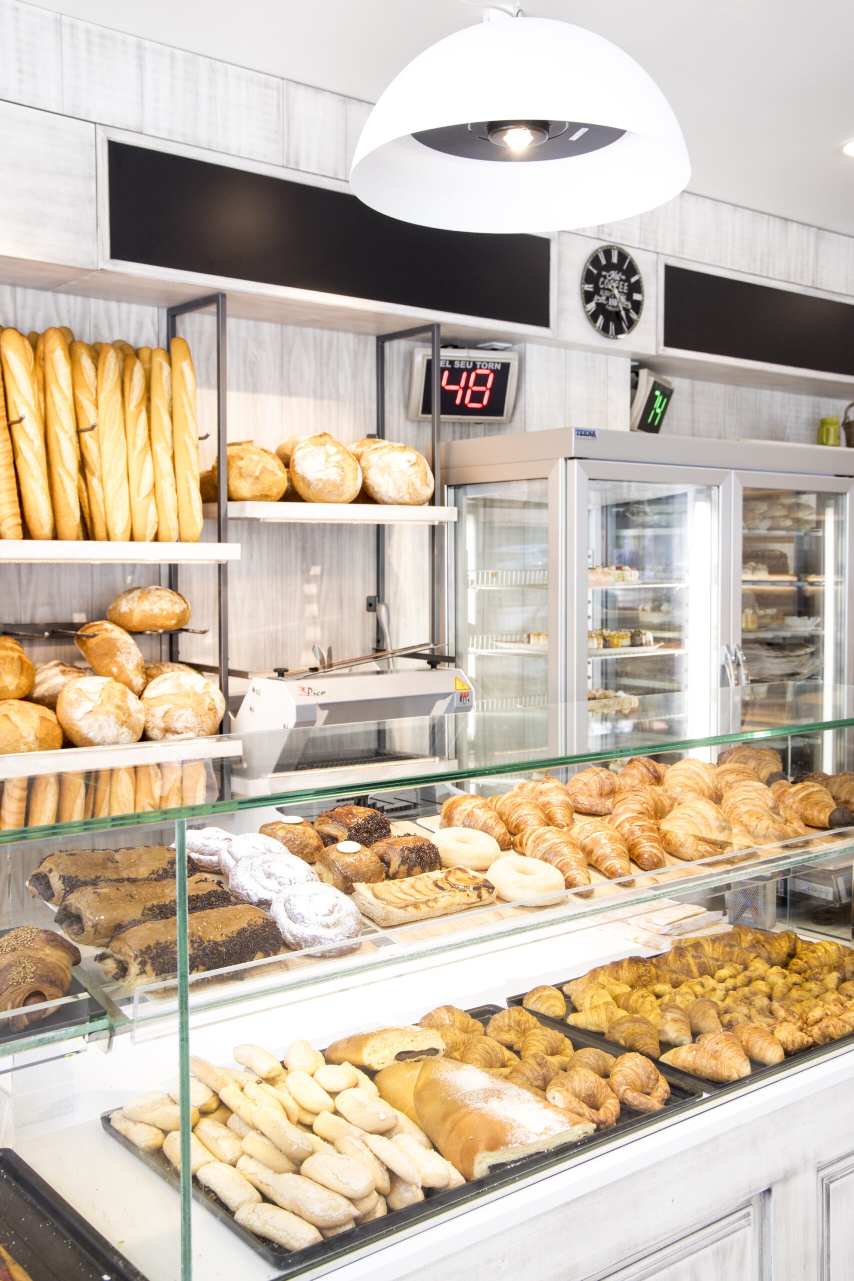 iluminacion de pasteles y bollería de pastelería