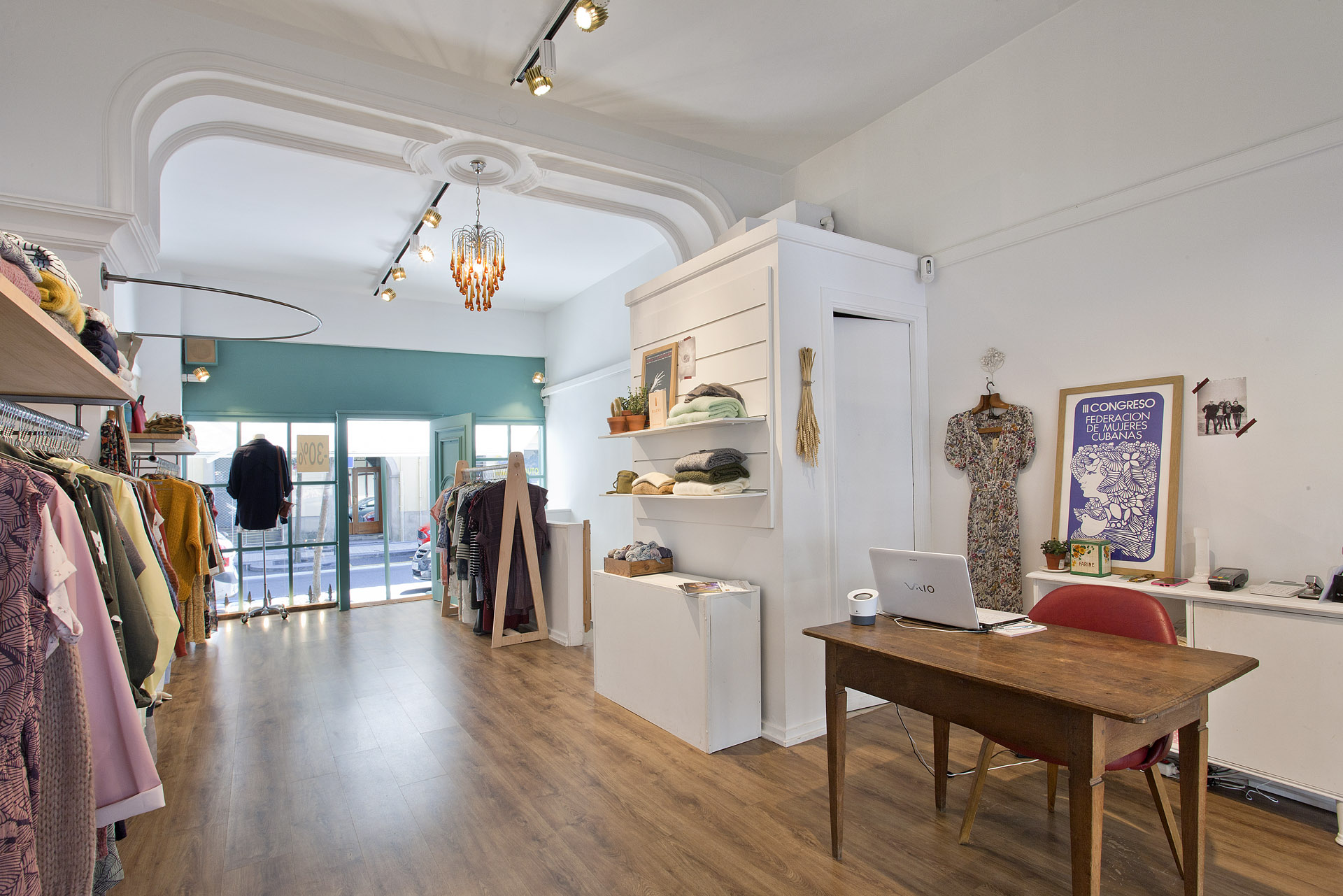 iluminacion de tienda de moda de mujer